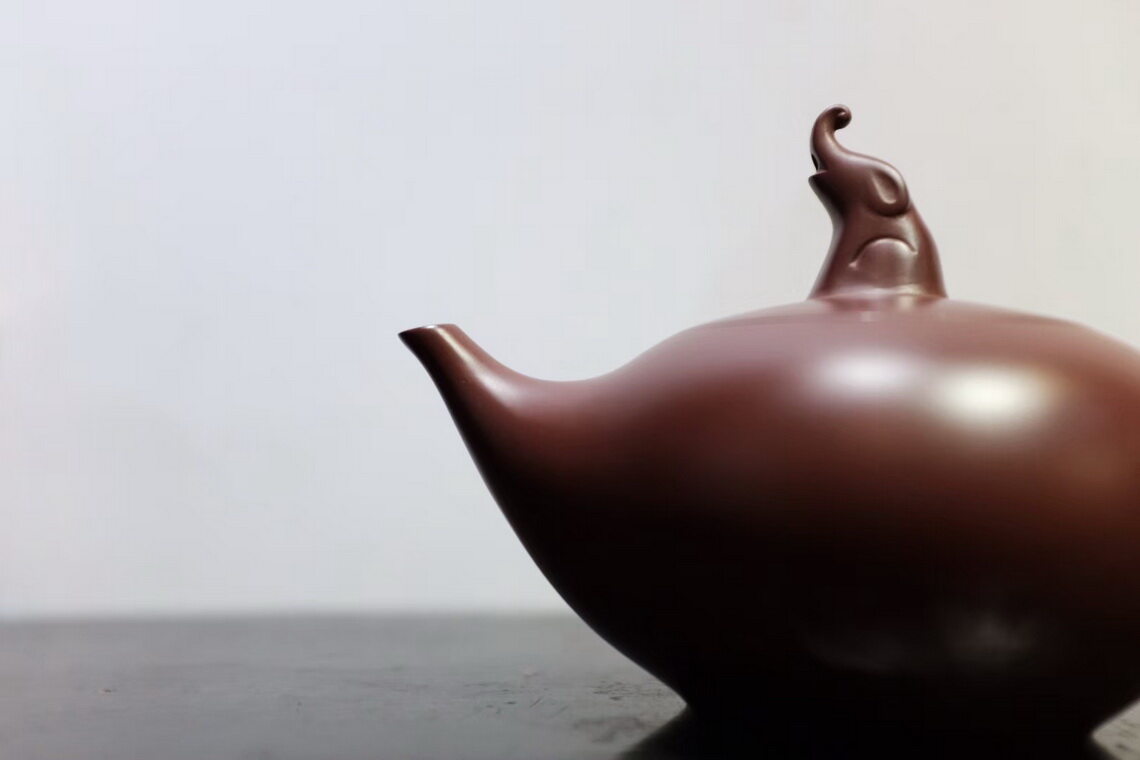 章燕城手拉壶作品《万象更新》